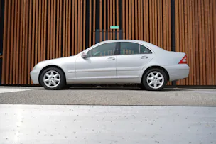 MERCEDES-BENZ C 240 ELÉGANCE AUTOMATIC l 170 PS