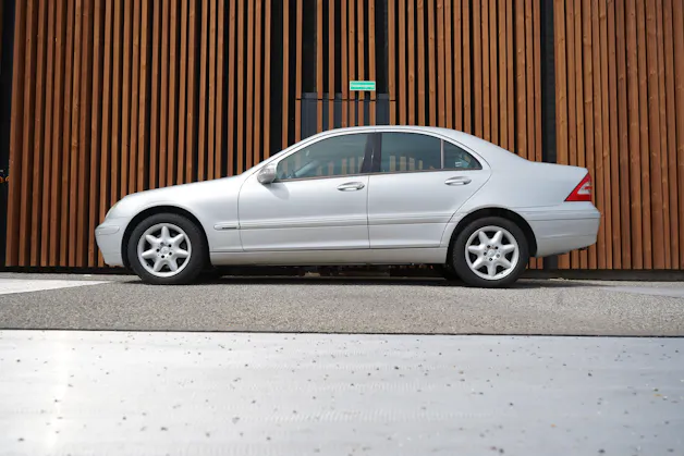 MERCEDES-BENZ C 240 ELÉGANCE AUTOMATIC l 170 PS
