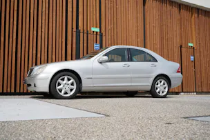 MERCEDES-BENZ C 240 ELÉGANCE AUTOMATIC l 170 PS