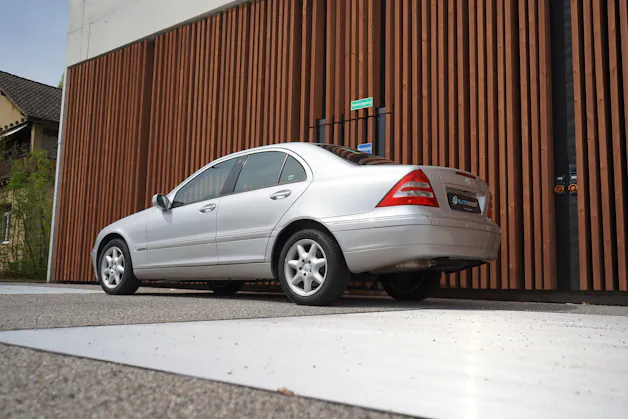 MERCEDES-BENZ C 240 ELÉGANCE AUTOMATIC l 170 PS