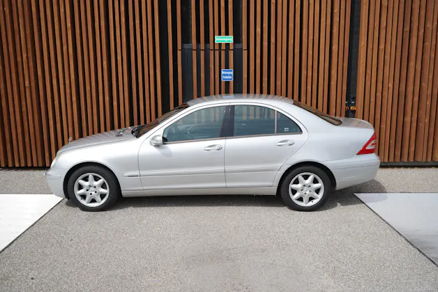 MERCEDES-BENZ C 240 ELÉGANCE AUTOMATIC l 170 PS