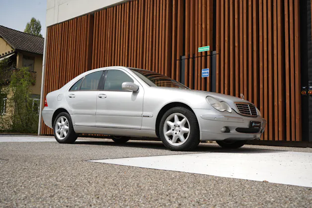 MERCEDES-BENZ C 240 ELÉGANCE AUTOMATIC l 170 PS