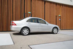 MERCEDES-BENZ C 240 ELÉGANCE AUTOMATIC l 170 PS