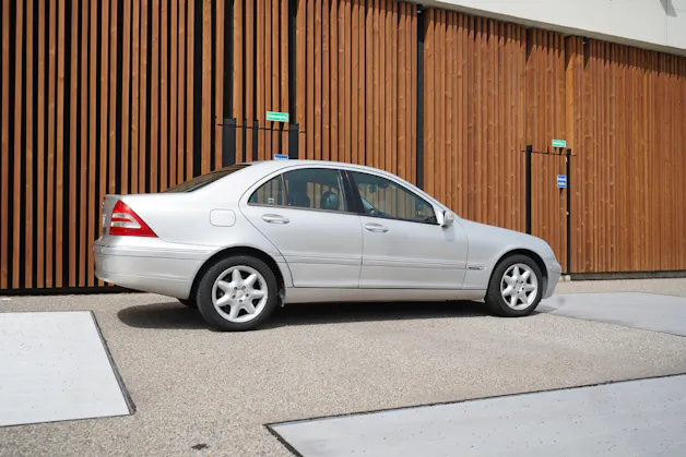 MERCEDES-BENZ C 240 ELÉGANCE AUTOMATIC l 170 PS