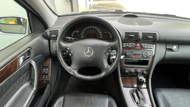 MERCEDES-BENZ C 240 ELÉGANCE AUTOMATIC l 170 PS