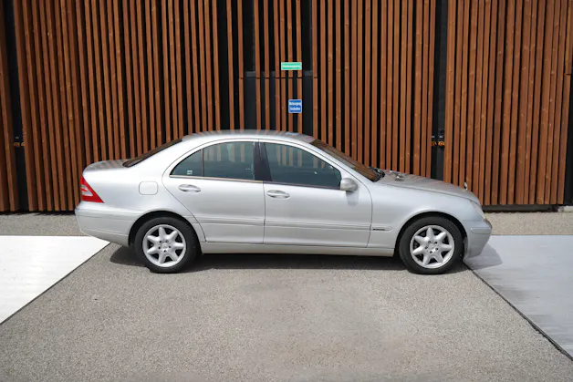 MERCEDES-BENZ C 240 ELÉGANCE AUTOMATIC l 170 PS