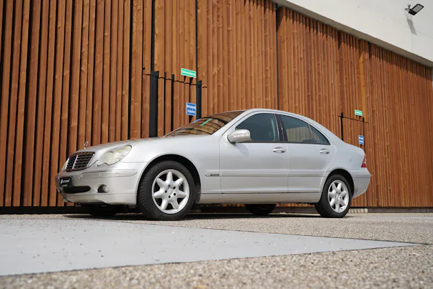 MERCEDES-BENZ C 240 ELÉGANCE AUTOMATIC l 170 PS