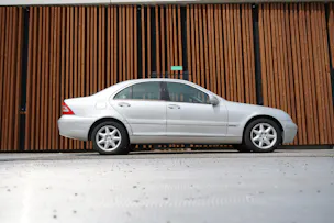 MERCEDES-BENZ C 240 ELÉGANCE AUTOMATIC l 170 PS
