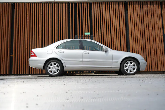 MERCEDES-BENZ C 240 ELÉGANCE AUTOMATIC l 170 PS
