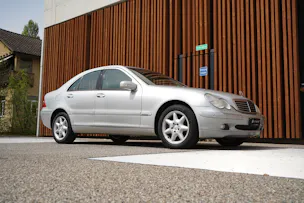 MERCEDES-BENZ C 240 ELÉGANCE AUTOMATIC l 170 PS