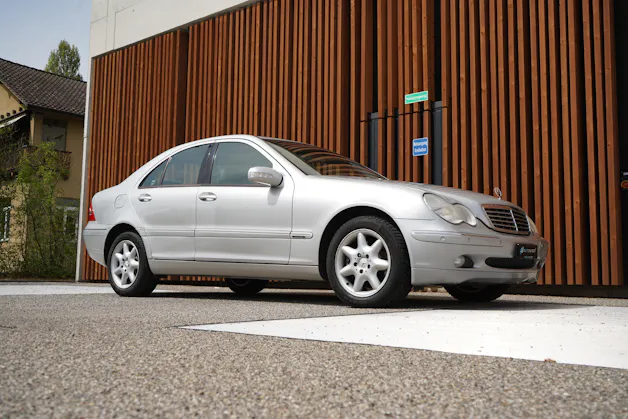 MERCEDES-BENZ C 240 ELÉGANCE AUTOMATIC l 170 PS