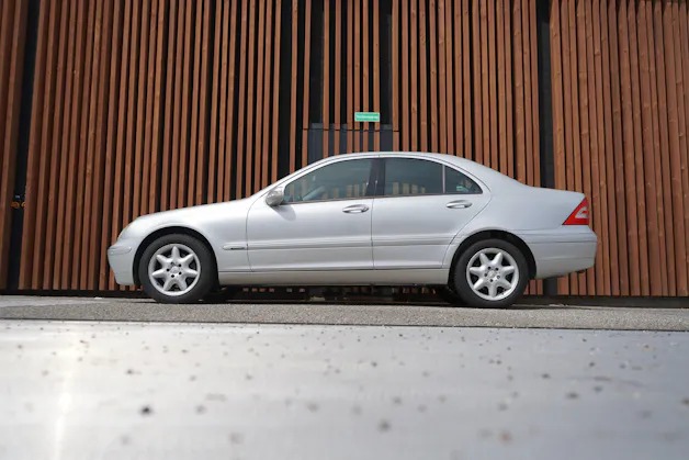 MERCEDES-BENZ C 240 ELÉGANCE AUTOMATIC l 170 PS