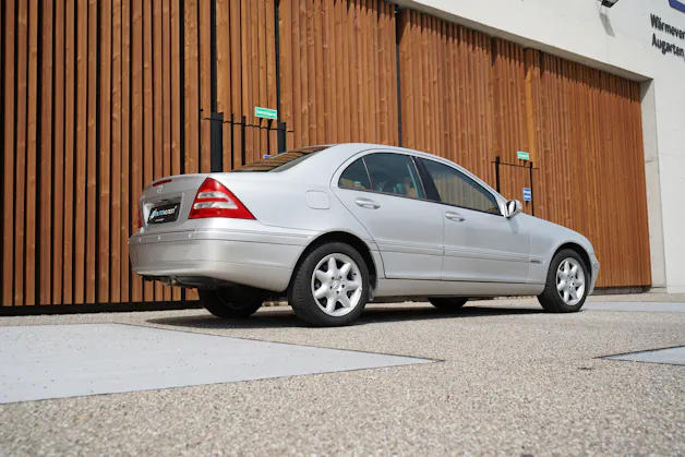 MERCEDES-BENZ C 240 ELÉGANCE AUTOMATIC l 170 PS