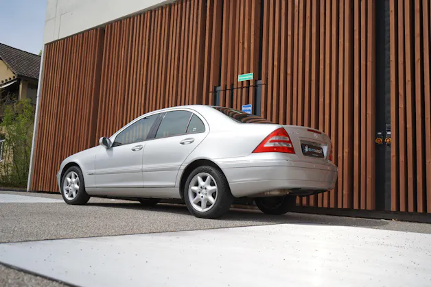 MERCEDES-BENZ C 240 ELÉGANCE AUTOMATIC l 170 PS