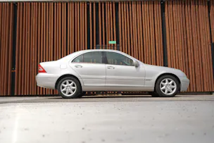 MERCEDES-BENZ C 240 ELÉGANCE AUTOMATIC l 170 PS