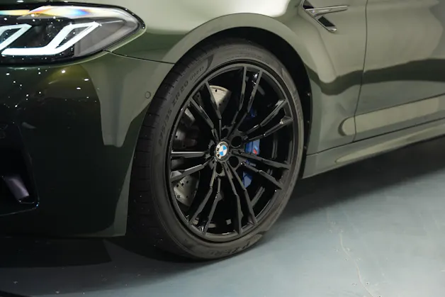 BMW M5 xDrive Competition Drivelogic *Sanremo Grün*