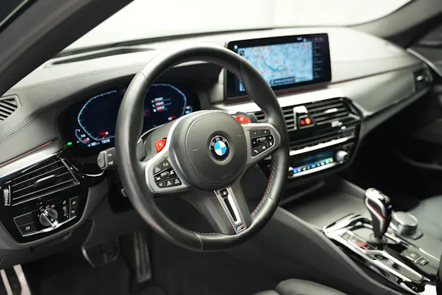 BMW M5 xDrive Competition Drivelogic *Sanremo Grün*