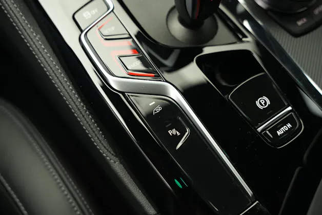 BMW M5 xDrive Competition Drivelogic *Sanremo Grün*