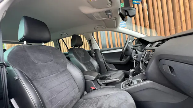 SKODA OCTAVIA COMBI 1.8 TSI ELEGANCE 4x4 DSG l 180 PS