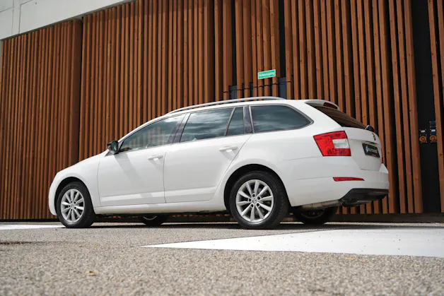 SKODA OCTAVIA COMBI 1.8 TSI ELEGANCE 4x4 DSG l 180 PS