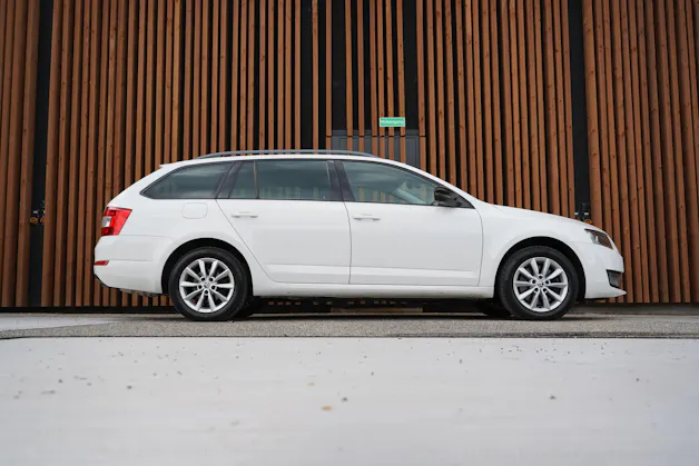 SKODA OCTAVIA COMBI 1.8 TSI ELEGANCE 4x4 DSG l 180 PS