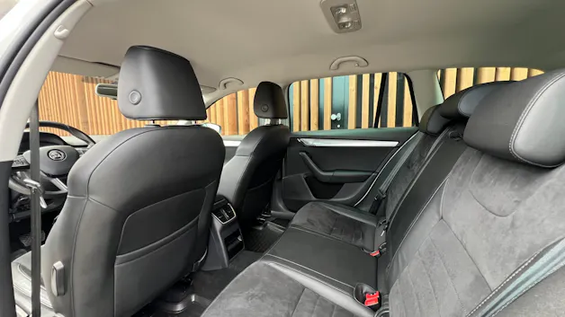 SKODA OCTAVIA COMBI 1.8 TSI ELEGANCE 4x4 DSG l 180 PS
