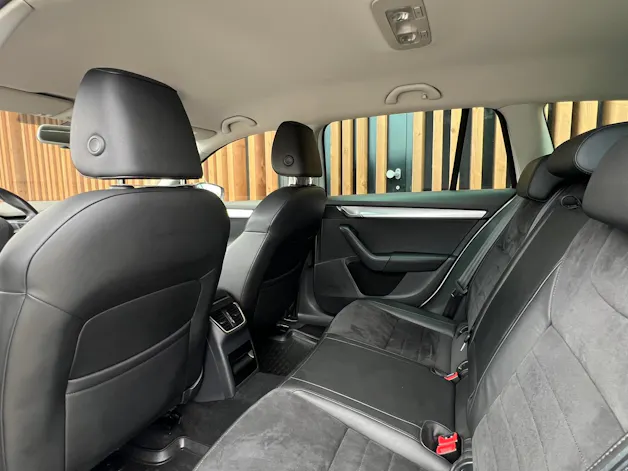 SKODA OCTAVIA COMBI 1.8 TSI ELEGANCE 4x4 DSG l 180 PS