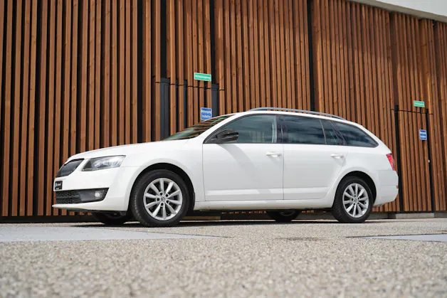 SKODA OCTAVIA COMBI 1.8 TSI ELEGANCE 4x4 DSG l 180 PS