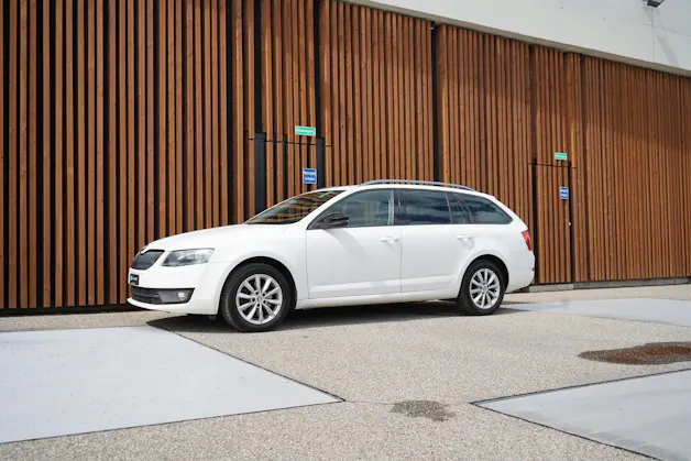 SKODA OCTAVIA COMBI 1.8 TSI ELEGANCE 4x4 DSG l 180 PS
