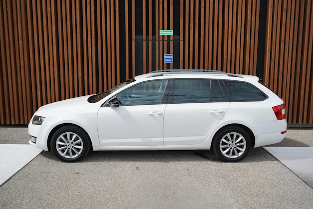 SKODA OCTAVIA COMBI 1.8 TSI ELEGANCE 4x4 DSG l 180 PS