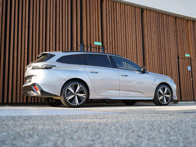 PEUGEOT 308 SW 1.2 PURE TECH GT EAT8 l 130 PS