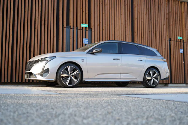 PEUGEOT 308 SW 1.2 PURE TECH GT EAT8 l 130 PS