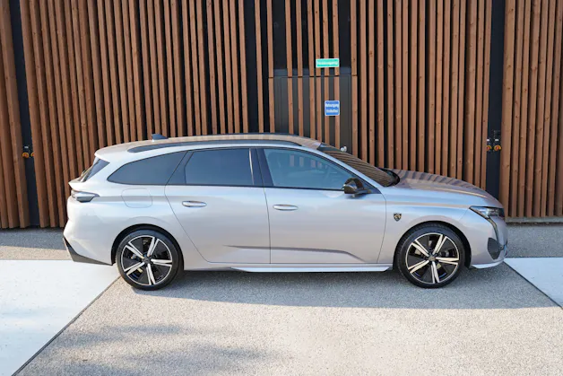 PEUGEOT 308 SW 1.2 PURE TECH GT EAT8 l 130 PS