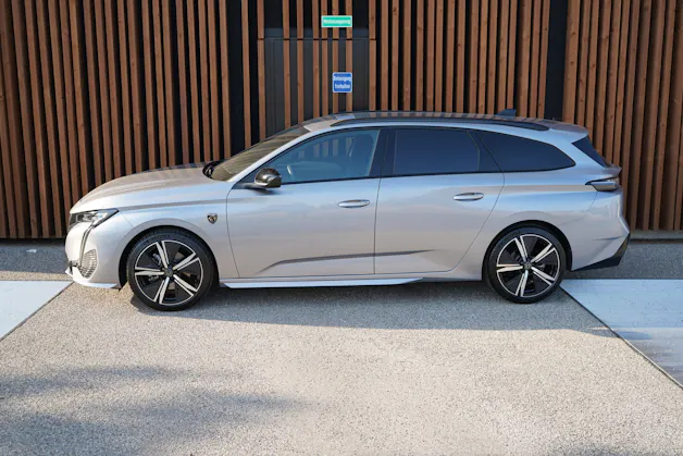 PEUGEOT 308 SW 1.2 PURE TECH GT EAT8 l 130 PS