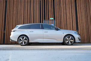PEUGEOT 308 SW 1.2 PURE TECH GT EAT8 l 130 PS