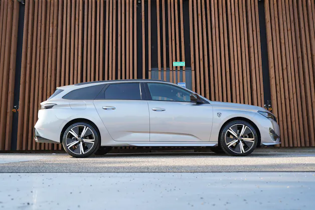 PEUGEOT 308 SW 1.2 PURE TECH GT EAT8 l 130 PS