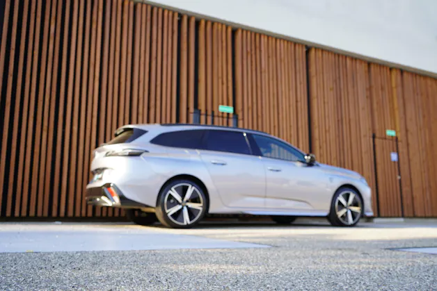 PEUGEOT 308 SW 1.2 PURE TECH GT EAT8 l 130 PS