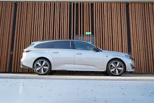 PEUGEOT 308 SW 1.2 PURE TECH GT EAT8 l 130 PS
