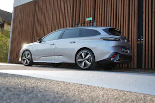 PEUGEOT 308 SW 1.2 PURE TECH GT EAT8 l 130 PS