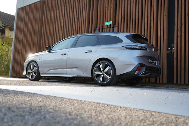 PEUGEOT 308 SW 1.2 PURE TECH GT EAT8 l 130 PS