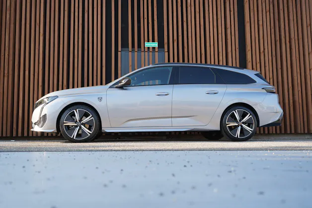 PEUGEOT 308 SW 1.2 PURE TECH GT EAT8 l 130 PS