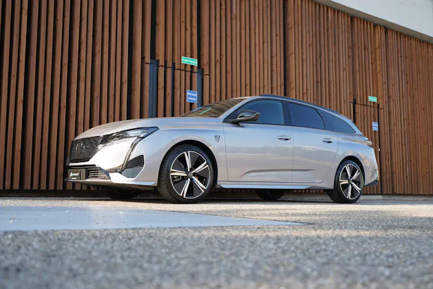PEUGEOT 308 SW 1.2 PURE TECH GT EAT8 l 130 PS