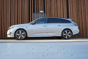 PEUGEOT 308 SW 1.2 PURE TECH GT EAT8 l 130 PS