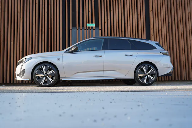 PEUGEOT 308 SW 1.2 PURE TECH GT EAT8 l 130 PS