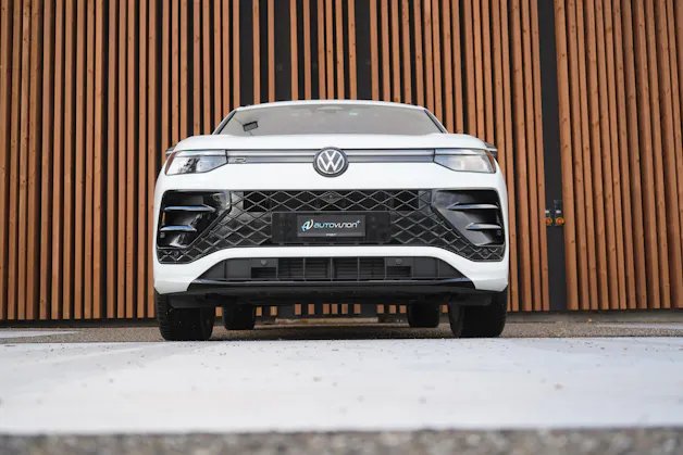 VW TAYRON 2.0 TSI R-LINE BLACK DSG 4MOTION l 204 PS