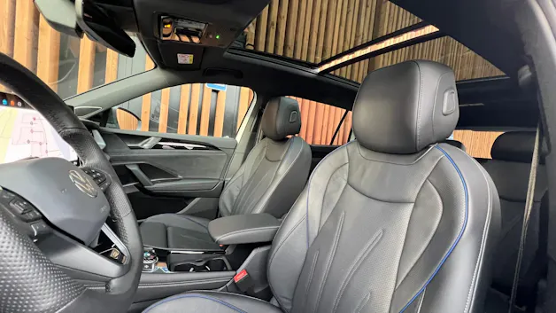 VW TAYRON 2.0 TSI R-LINE BLACK DSG 4MOTION l 204 PS