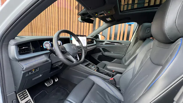 VW TAYRON 2.0 TSI R-LINE BLACK DSG 4MOTION l 204 PS