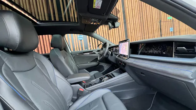 VW TAYRON 2.0 TSI R-LINE BLACK DSG 4MOTION l 204 PS