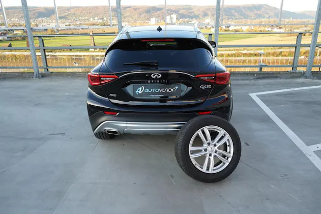 INFINITI Q30 2.2d PREMIUM CITY BLACK AWD DCT l 170 PS