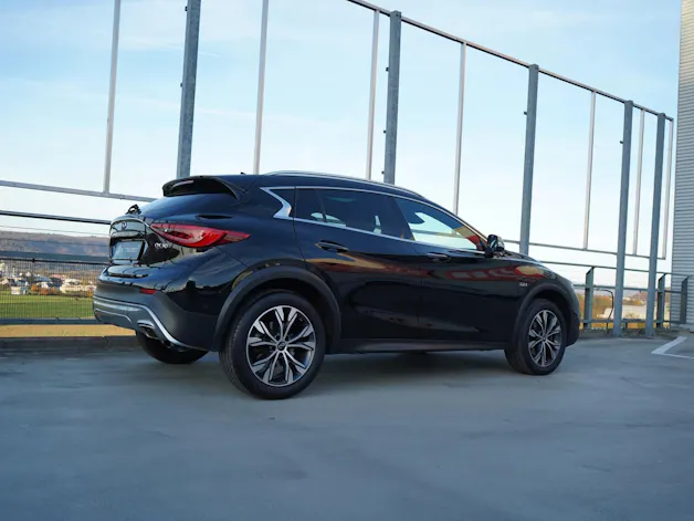 INFINITI Q30 2.2d PREMIUM CITY BLACK AWD DCT l 170 PS